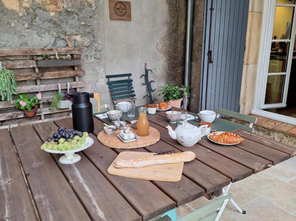 Domaine De Capoulade Bed & Breakfast Narbonne Bagian luar foto